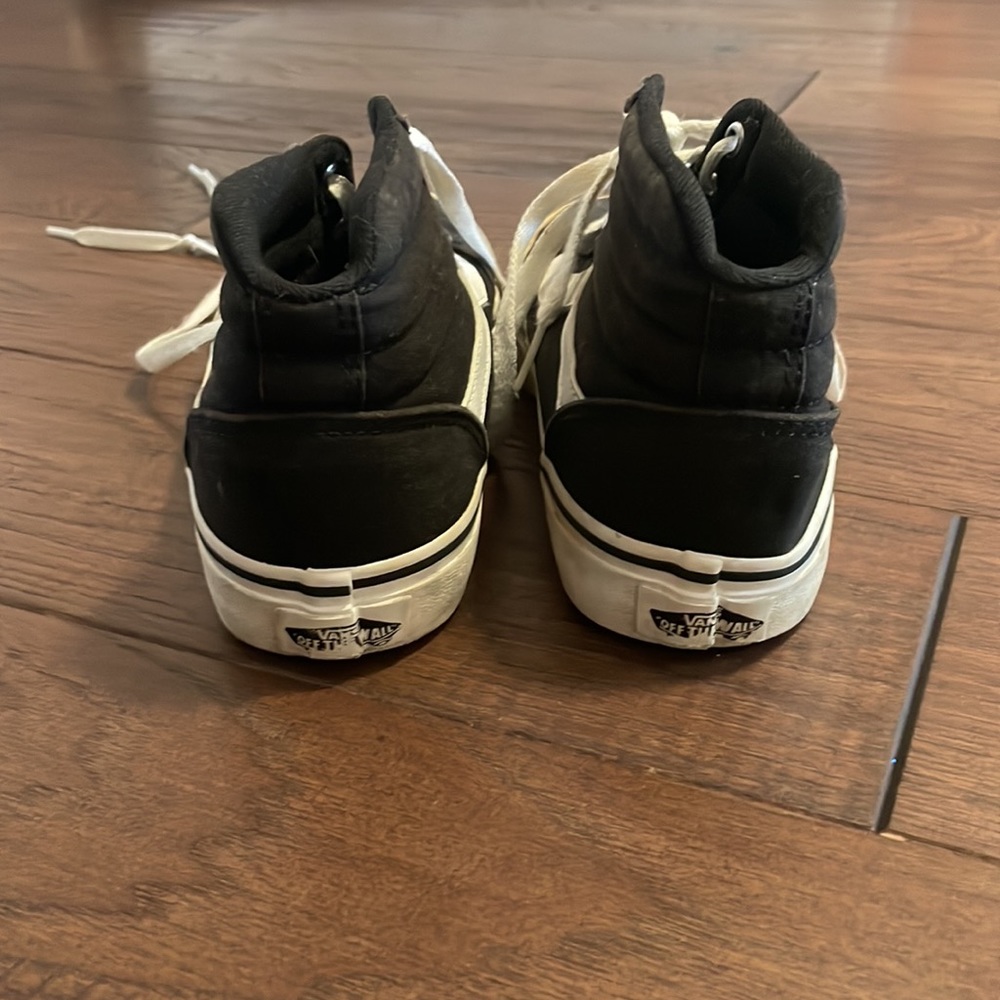 Vans - Picture 3 of 5